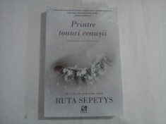 PRINTRE TONURI CENUSII - GLASUL UNEI FETE RUPE TACEREA ISTORIEI - RUTA SEPETYS
