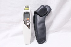 Termometru digital cu infrarosu Testo 831 cu punct laser