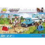Set Constructie Cobi Action Town Ferma, Competitia Ecvestra 320 Piese + 4 Figurine