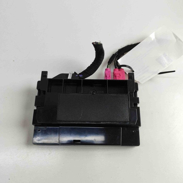 Modul de control Bluetooth VW TAYRON R41 2024 OEM: 571035284B,571035284 32380798