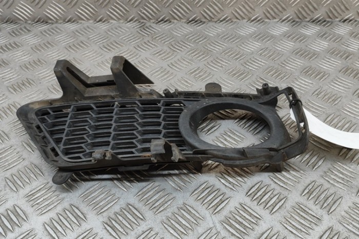 Grila dreapta față BMW 3 F30, F80 2016 OEM: 8062632,8062636 27550247