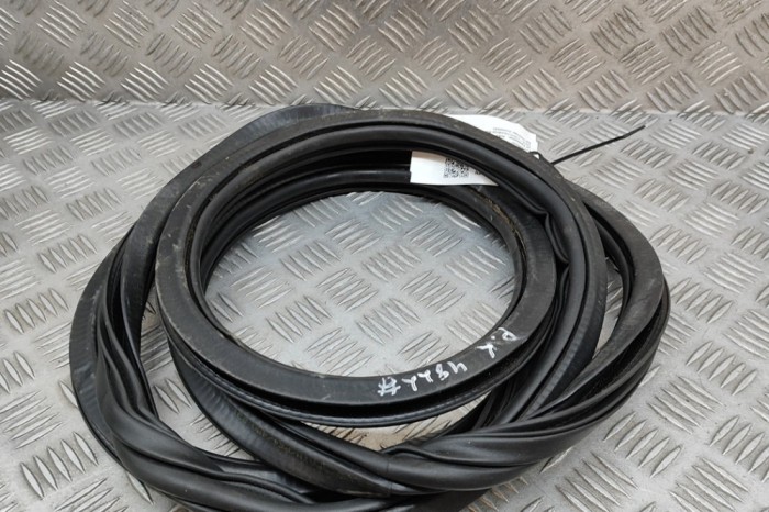 Garnitura ușă st&acirc;nga față AUDI Q7 4M 2015 OEM: 4M0831721A | 28482025