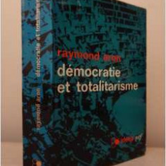 Democratie et totalitarisme / Raymond Aron