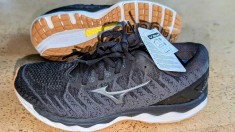 Mizuno Wave Sky 4 - noi 38-38,5 pt pantofi sport alergare