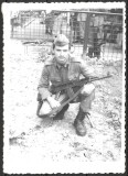 FOTOGRAFIE - GALAȚI 1993 - SOLDAT &Icirc;N UNIFORMĂ MILITARĂ - STAGIU MILITAR