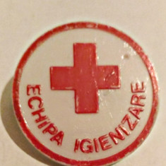 MEDICINA INSIGNA CRUCEA ROSIE INSIGNA ECHIPA IGIENIZARE 30,45 MM