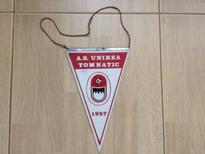 fanion A.S. unirea tomnatic 1957 prima echipa sateasca din RSR in divizia B 1975 foto