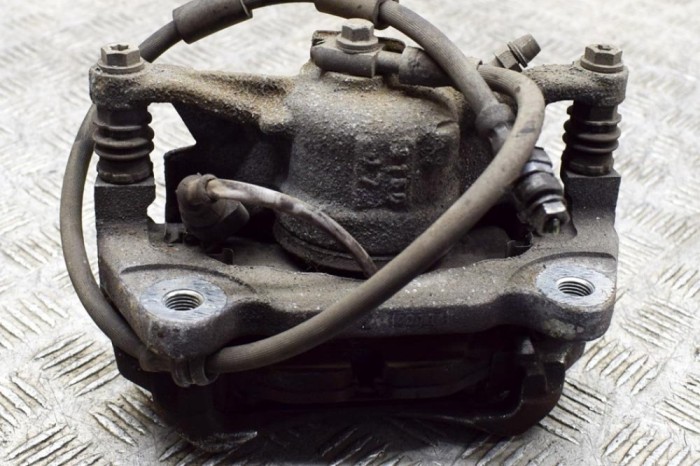 Etrier de fr&acirc;nă dreapta față VW GOLF VIII CD1 2021 OEM: 5WA615124 21307259