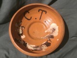 Arta si Traditie - Farfurie / Blid / Strachina / Castron de Horezu jud Valcea ceramica de colectie mijlocul sec XX cu initialele C. T. !