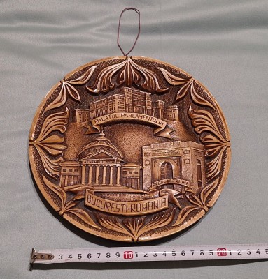 Bucuresti - Romania, Bucurestiul in imagini - Palatul Parlamentului, Ateneul Roman, Arcul de Triumf, medalie - aplica dimensiuni mari foto