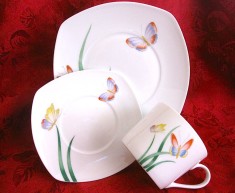 SET MIC DEJUN PORTELAN DECORAT CU FLUTURI CEASCA CAFEA CU FARFURII