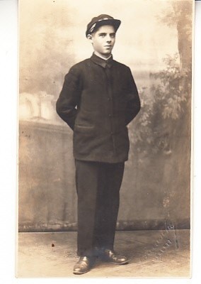 M1 F8 - FOTO - fotografie foarte veche - seminarist in uniforma - 1931 foto