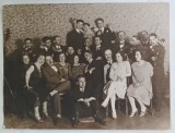 DOMNI , DOAMNE, ORCHESTRA , POZA DE GRUP LA O PETRECERE , PERIOADA INTERBELICA