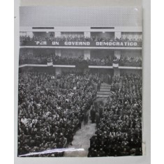 IMAGINE CU PARTICPANTI LA CONGRESUL AL VIII - LEA AL PARTIDULUI COMUNIST ITALIAN , FOTOGRAFIE DE PRESA , 1956