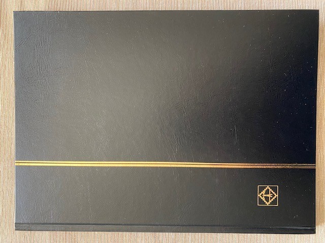 Leuchtturm BASIC clasoar pentru timbre 8 file/16 pagini negre