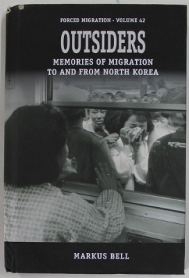 OUTSIDERS , MEMORIES OF MIGRATION TO AND FROM NORTH KOREA by FORCED MIGRATION , VOLUME 42 , by MARKUS BELL , 2022 foto