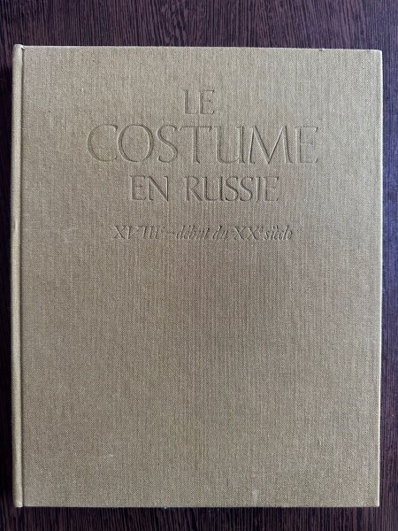 Le Costume en Russie