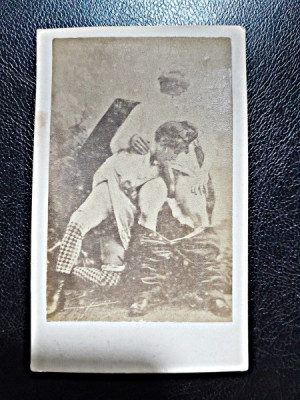 Fotografie veche, pe carton, cu tema erotica foto