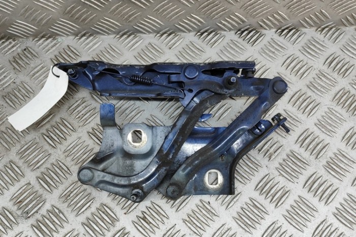 Balama capota st&acirc;nga față AUDI A5 F53 2017 OEM: 8W6823301E 31221768