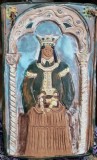 Plachetă decorativă din ceramică smălțuită &ndash; Figura nobiliară medievală, autor Ioana Botez (Curtea de Argeș)