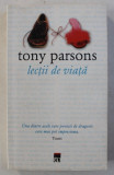 LECTII DE VIATA de TONY PARSONS , 2007 , prezinta halouri de apa