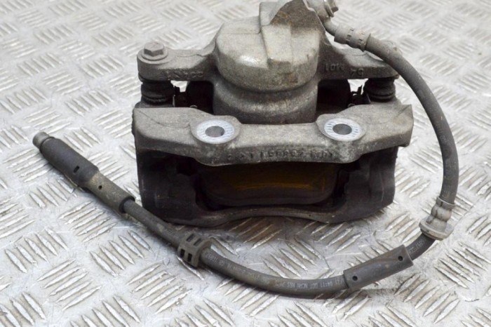 Etrier de fr&acirc;nă dreapta față OPEL CORSA F 2021 OEM: 9824176680 18062383