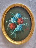 Tablou vechi , pictura ulei pe carton, semnat, buchey de flori , rama aurie ovala 34 cm/27 cm, Art Nouveau