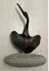 1998, Sculptură &rdquo;Cormoranul din Lofoten&rdquo; de HG Smid / Tor Vegard, Norvegia, alamă patinată, inaltime 16 cm, foarte expresivă, stare f buna