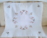 Fata de masa Vintage de Paste cu broderie mecanica- Iepurasi