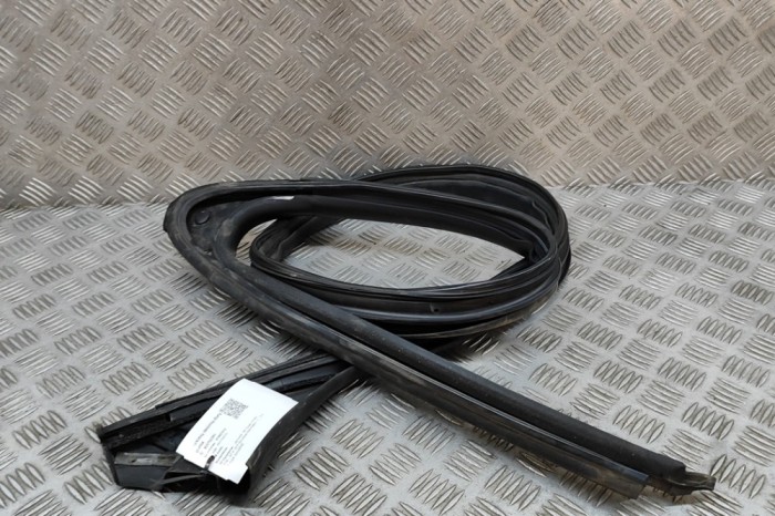 Garnitura ușă dreapta față JAGUAR XK Coupe X150 2011 OEM: 6W83-20710-AH | 25702261