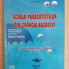 Școala parașutiștilor din Crângul Buzăului - Dragoș-Claudiu Axinia, G. Carpiuc