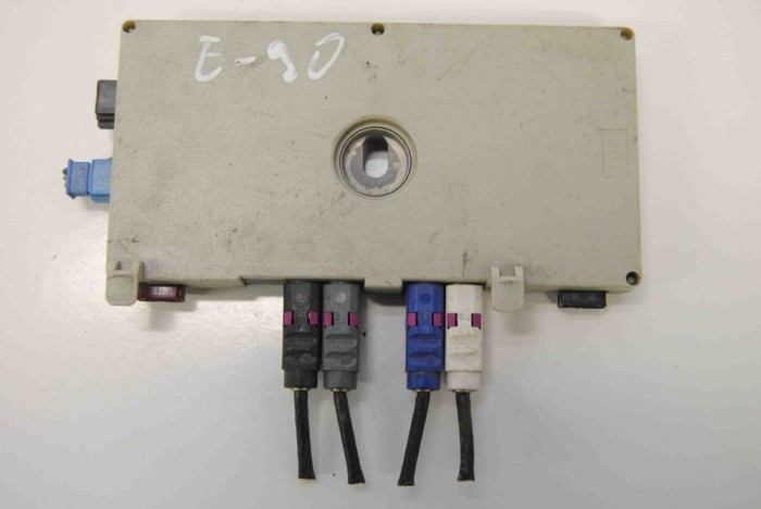 Amplificator de antena BMW 3 E90 2007 OEM: 6950181