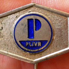 I.431 INSIGNA STICKPIN CROATIA FARMACIE PLIVA L19mm email