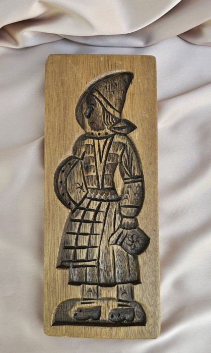VECHE MATRITA DIN LEMN PENTRU TURTA DULCE SAU PENTRU DECOR, SCULPTATA MANUAL