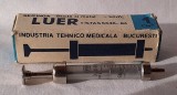 LUER seringa sticla si metal, industria tehnico medicala Bucuresti 1984 produs nefolosit, in cutia originala inclusiv foaia cu instructiuni