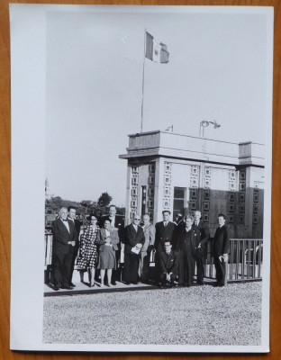 Fotografie de grup , Radu Beligan asezat , George Calinescu langa el foto