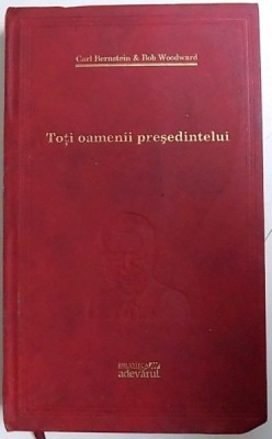 TOTI OAMENII PRESEDINTELUI de CARL BERNSTEIN SI BOB WOODWARD , 2011 *BIBLIOTECA ADEVARUL , *PREZINTA URME DE UZURA foto