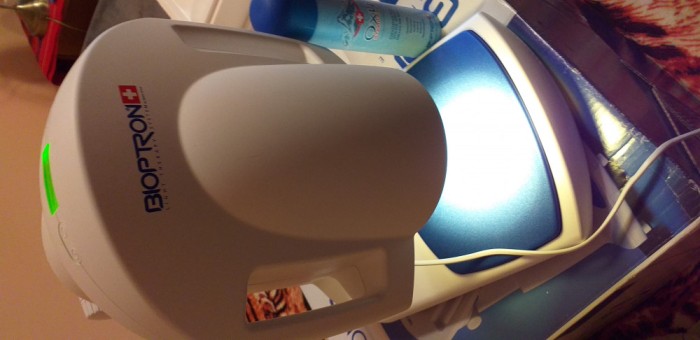 Biopton Pro.1 cu suport de masa si set 7 lentile color therapy, nou, Elvetia