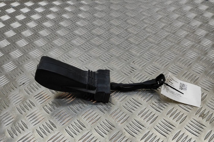 Limitator ușă dreapta spate PORSCHE CAYENNE 92A 2016 OEM: 7P0837267 | 22814479