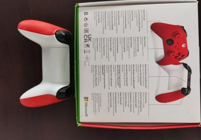 Controller Xbox Red original &ndash; gamepad wireless roșu impecabil