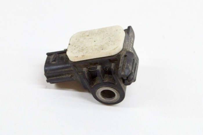 Senzor de impact dreapta spate MITSUBISHI ASX GA_W_ 2011 OEM: 8651A116 18254340