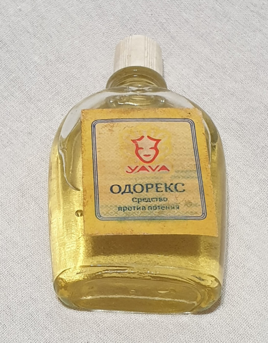 Sticluta cu parfum JAVA apa de colonie continut original produs vechi anii 1970
