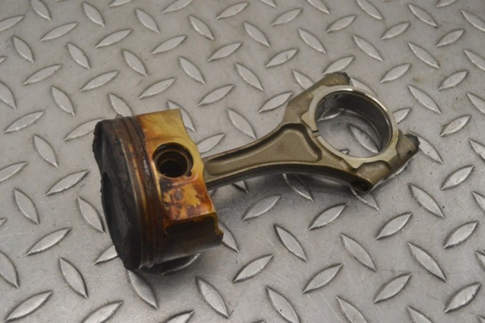 Piston TOYOTA GT 86 Coupe ZN6_ 2015 OEM: B2HK,BC33517 24776855