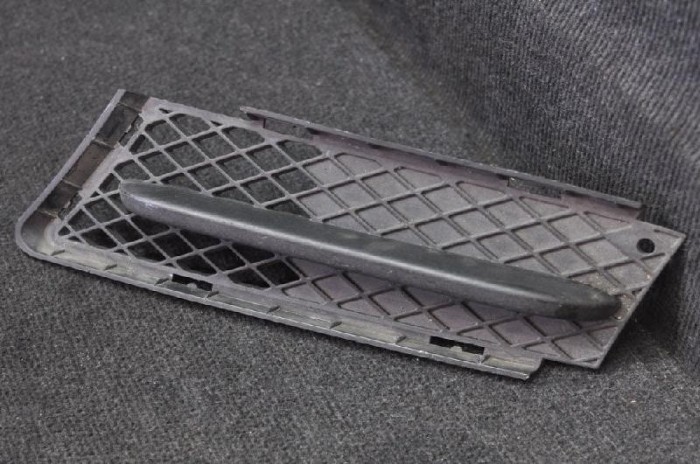 Grila st&acirc;nga față BMW 3 E90 2007 OEM: 7154551 | 2035299