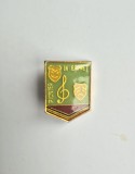 Insignă Vintage PIONIER INTERPRET &ndash; Muzică și Teatru &ndash; RSR &ndash; 2 cm &ndash; Stare Foarte Bună