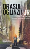 Orasul Oglinzilor - Justin Cronin, Nemira, Thriller Post-Apocaliptic, Romana, 2020, 812 Pagini, Stare Buna