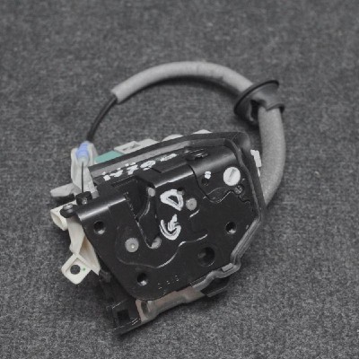 &amp;Icirc;ncuietoare ușă dreapta spate AUDI A3 Limousine 8VS, 8VM 2015 OEM: 8K0839016D | 2029319 foto