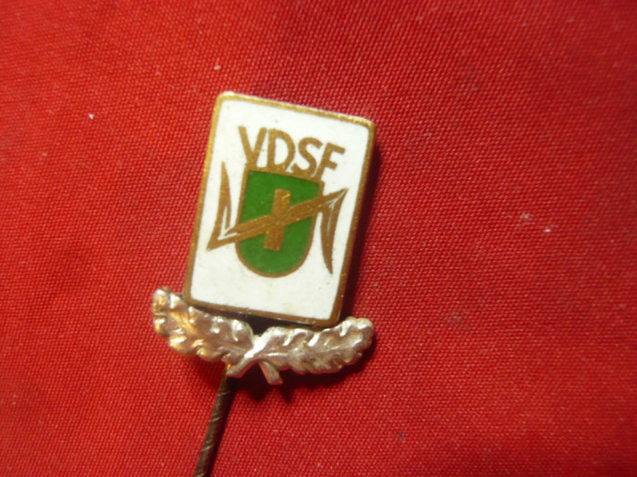 Insigna veche Asociatia VDSF Pescuit Sportiv ,metal si email , L=2,3cm