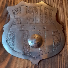 Emblema metalica fotbal pe suport de lemn - FC BARCELONA (dimensiuni mari)