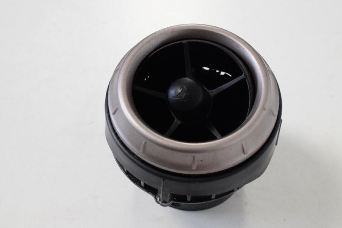 Gura de ventilație planșa de bord FERRARI CALIFORNIA 2011 OEM: 080723600 10027321